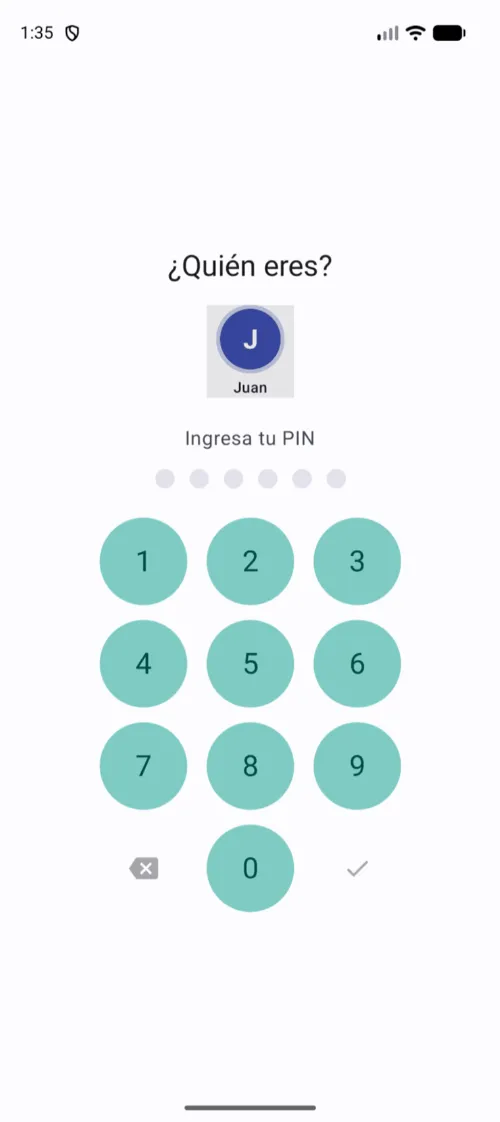 La pantalla de bloqueo lista a los usuarios activos. Cada quien entra con su PIN.